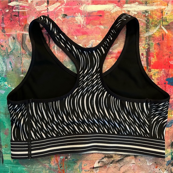 Under Armour Sports Bra - Size XS - Picture 2 of 3